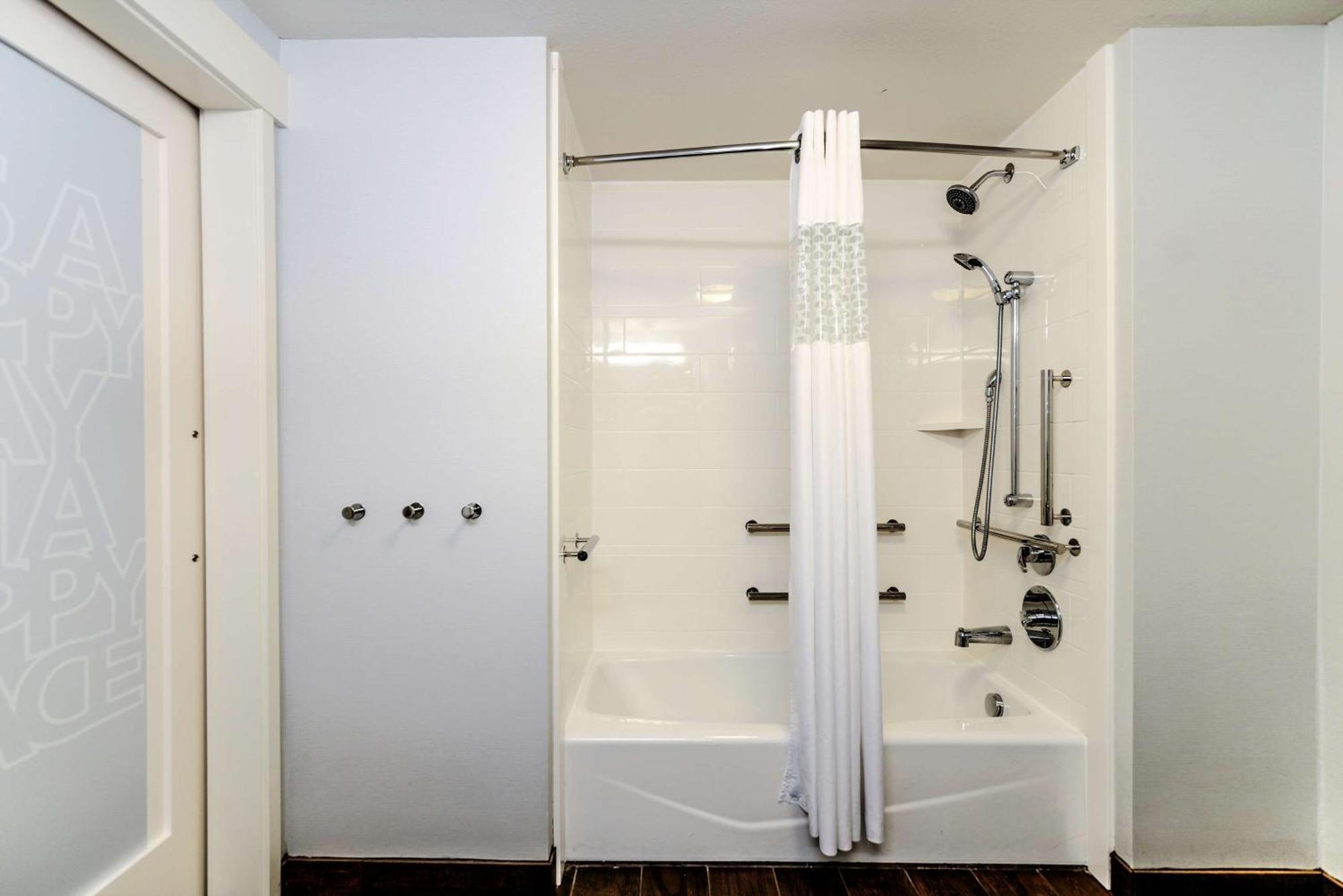 Hampton Inn Brighton Mi Bagian luar foto