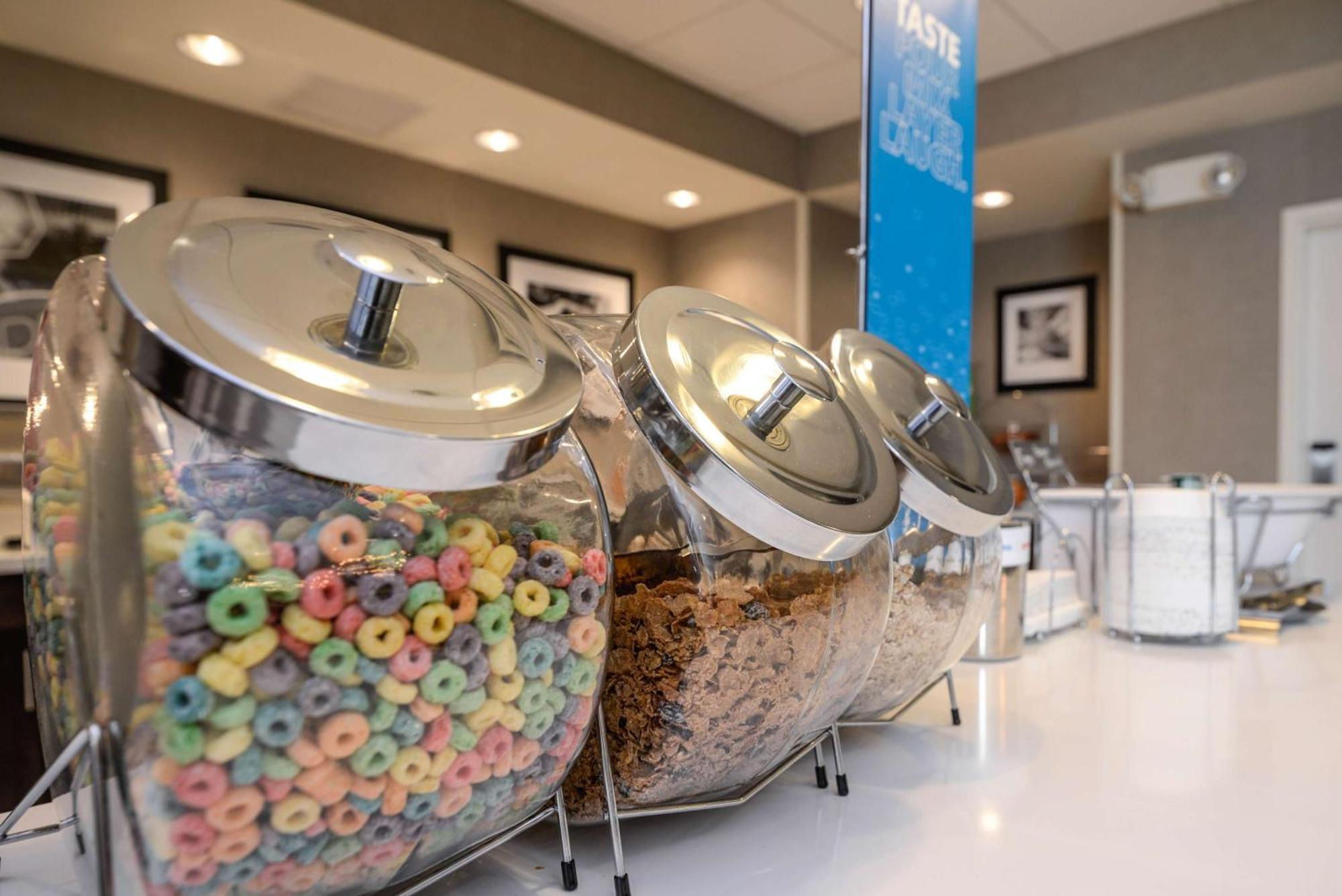 Hampton Inn Brighton Mi Bagian luar foto