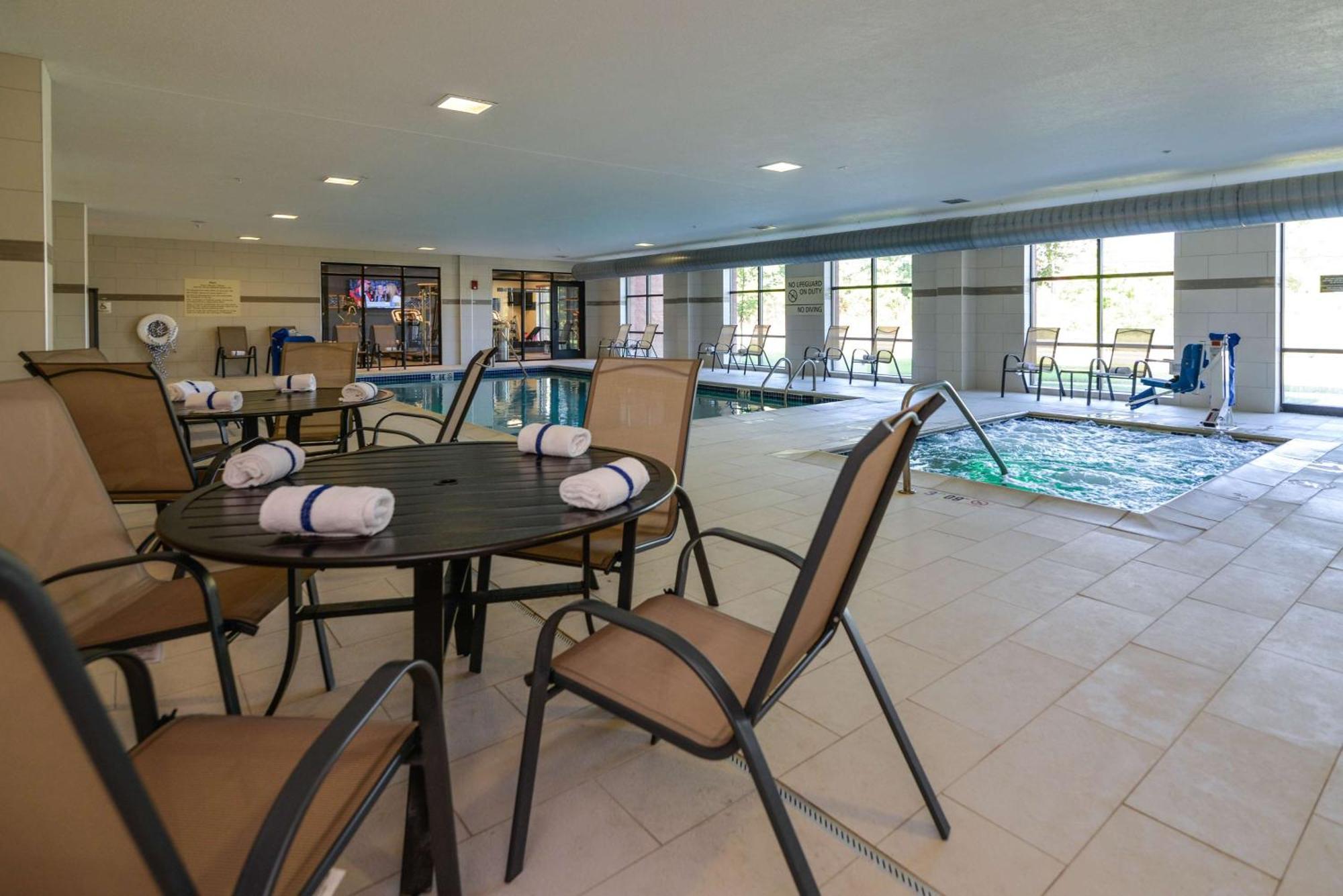 Hampton Inn Brighton Mi Bagian luar foto